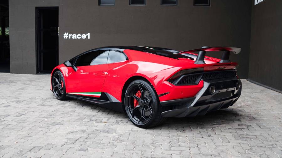  Lamborghini Huracan Performante by RACE! 2018 года  (фото 35 из 37)